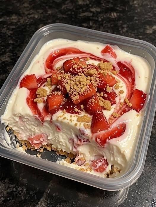 No-Bake Strawberry Cheesecake Dessert