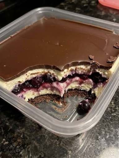 Thick & Creamy Cinnamon Berry Chocolate Dessert