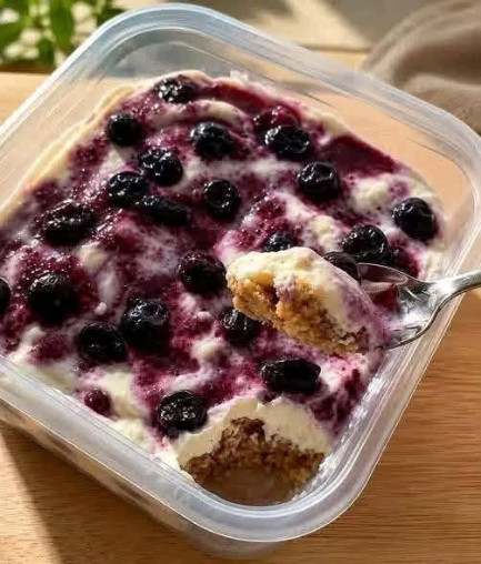 47g Protein Blueberry Cheesecake Overnight Oats