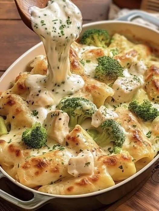 Creamy Chicken, Broccoli & Cheese Rigatoni Bake