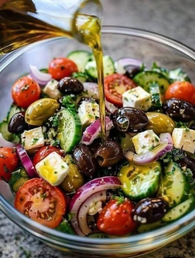Authentic Greek Salad (Horiatiki)
